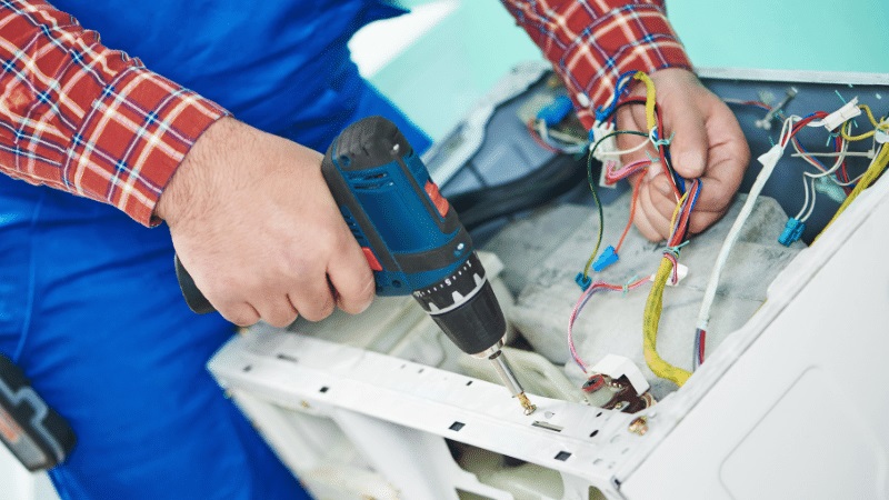 Ahmetli Vaillant Vaillant çamaşır makinesi kart tamiri – Su almama arızası orijinal parça ile giderildi. - Teknik servis örneği